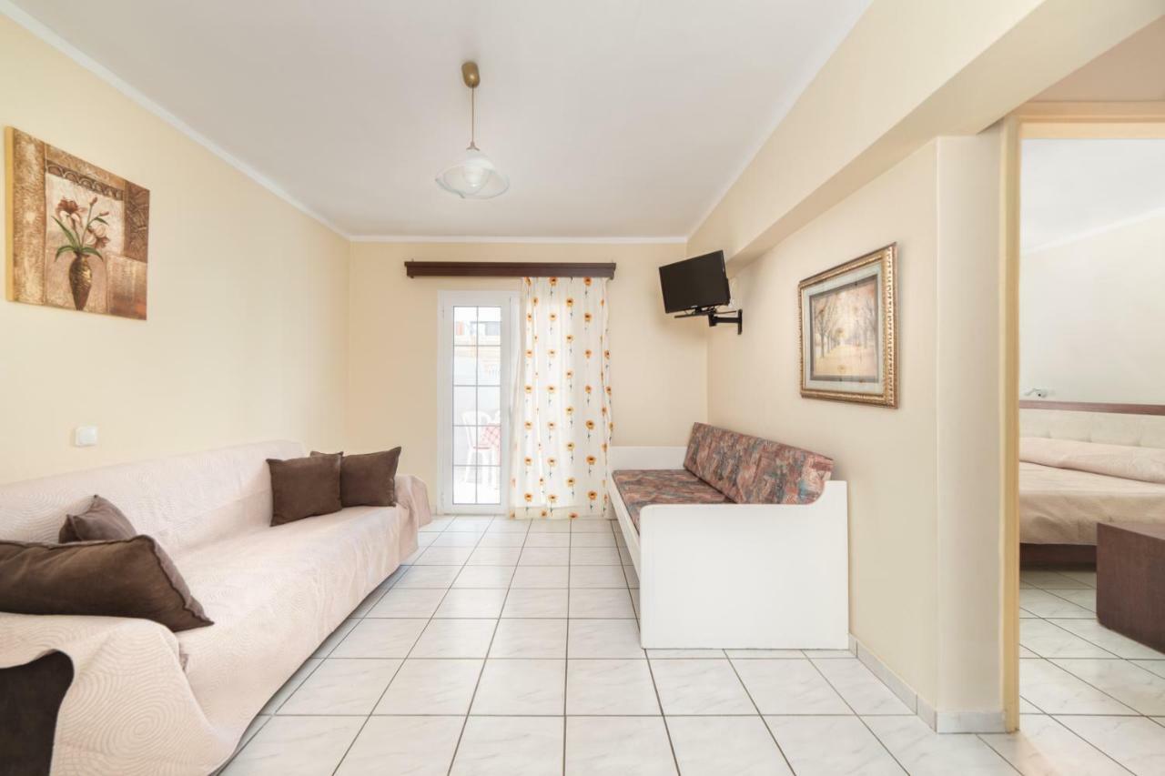 Georgina Inn Laganas Luaran gambar
