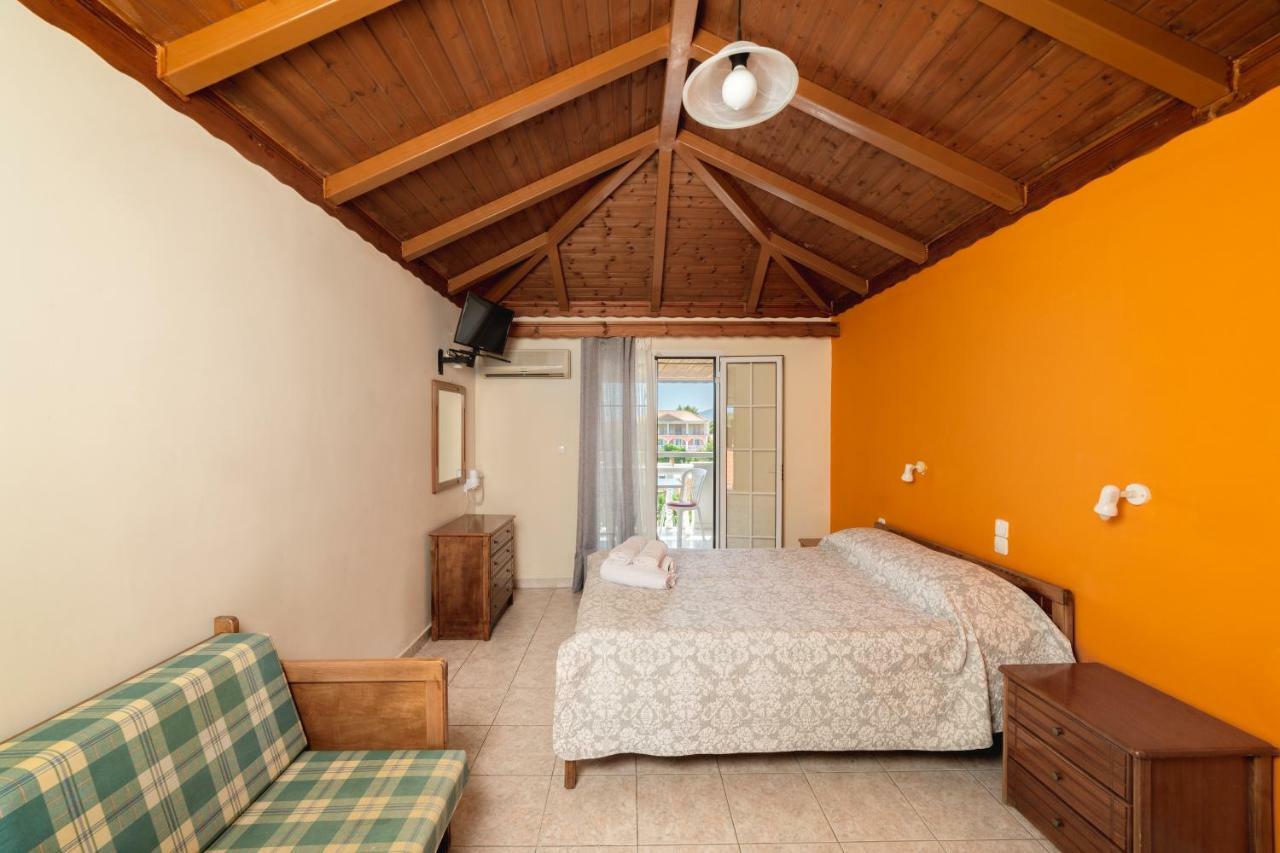 Georgina Inn Laganas Luaran gambar