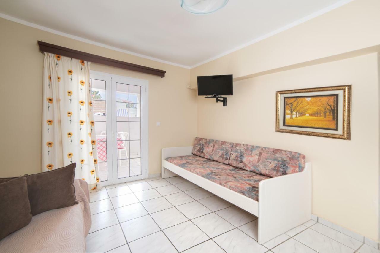 Georgina Inn Laganas Luaran gambar