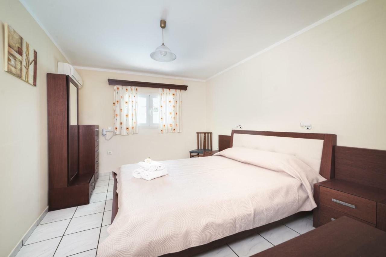 Georgina Inn Laganas Luaran gambar